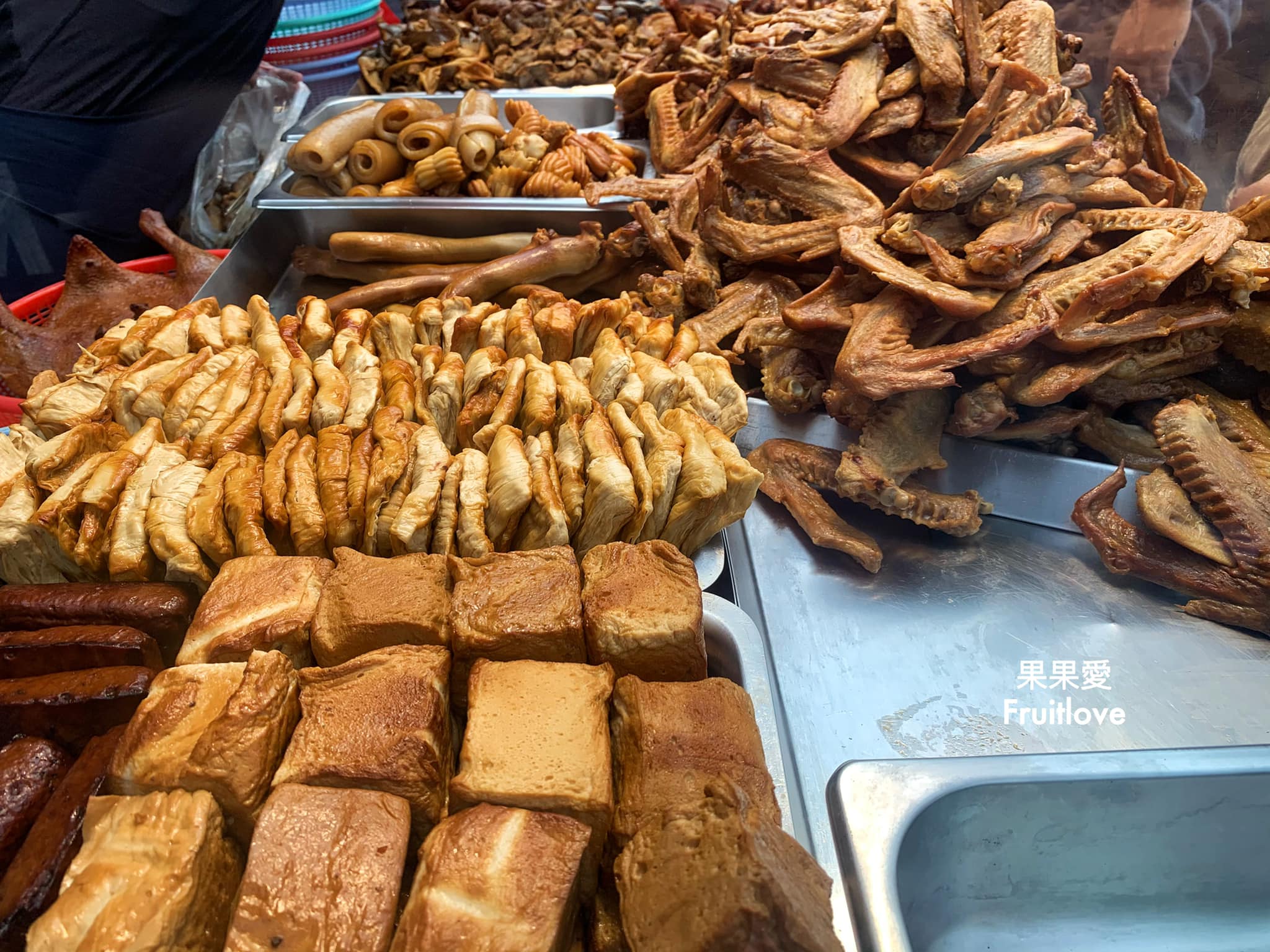 恆春夜市⟩恆春夜市美食推薦，在地人會逛的夜市，好吃、好玩、好買又平價，週日限定/寵物友善 @果果愛Fruitlove