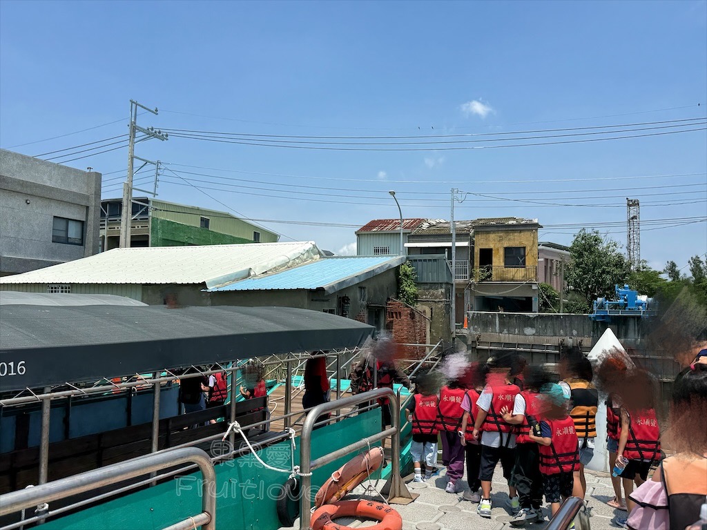 台南七股｜永順號遊潟湖：250元烤蚵不限時吃到飽，老闆不怕你吃，就怕你不吃，還有搭船遊潟湖生態導覽 @果果愛Fruitlove
