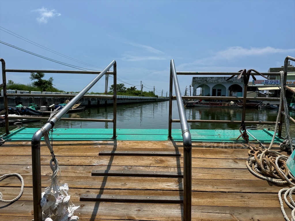 台南七股｜永順號遊潟湖：250元烤蚵不限時吃到飽，老闆不怕你吃，就怕你不吃，還有搭船遊潟湖生態導覽 @果果愛Fruitlove