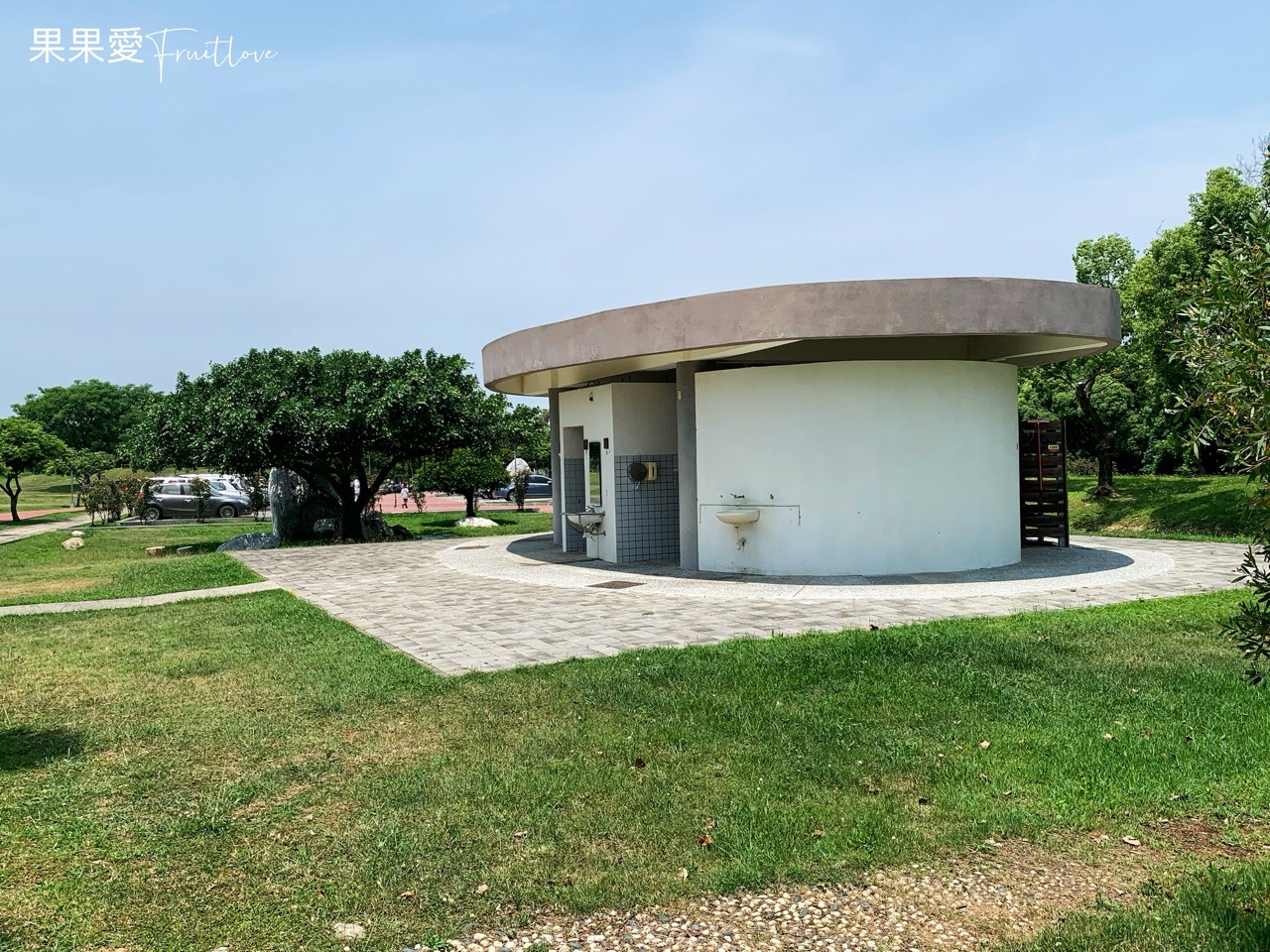 台中景點⟩后里環保公園擁有大面積的草皮空間，非常適合小孩和毛孩放電-寵物友善景點 @果果愛Fruitlove