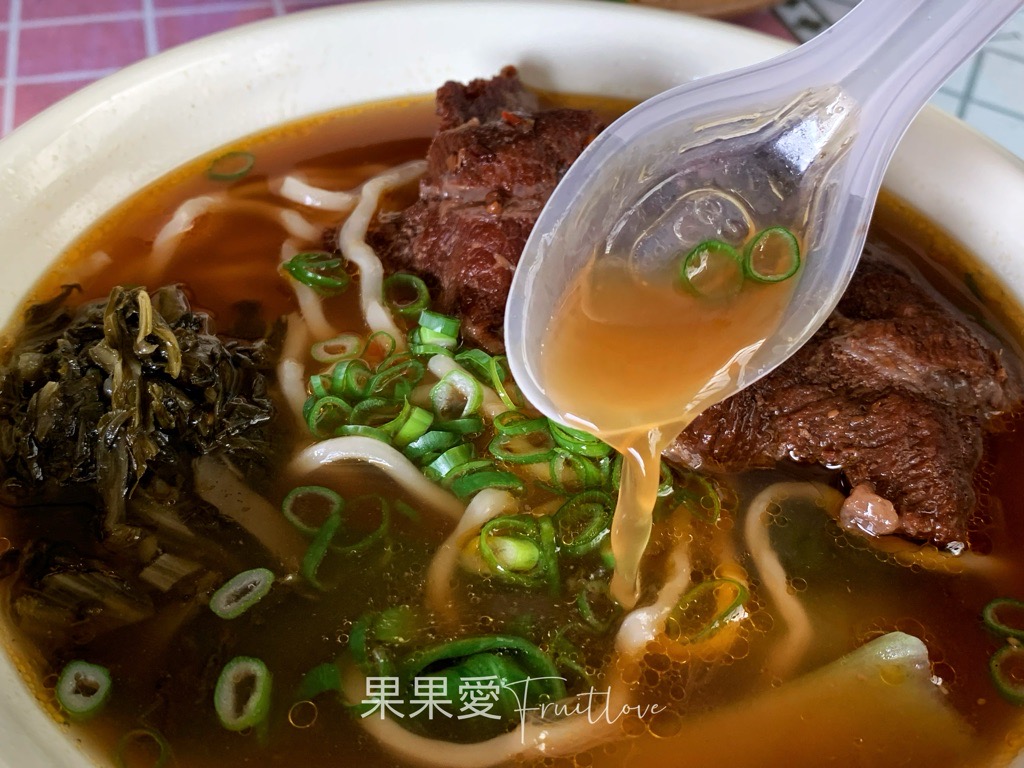 茶山餐館⟩選項不多的小餐館，蝦仁大又多，鮮甜Q彈，牛肉鮮嫩，湯頭甘甜，寵物友善 @果果愛Fruitlove