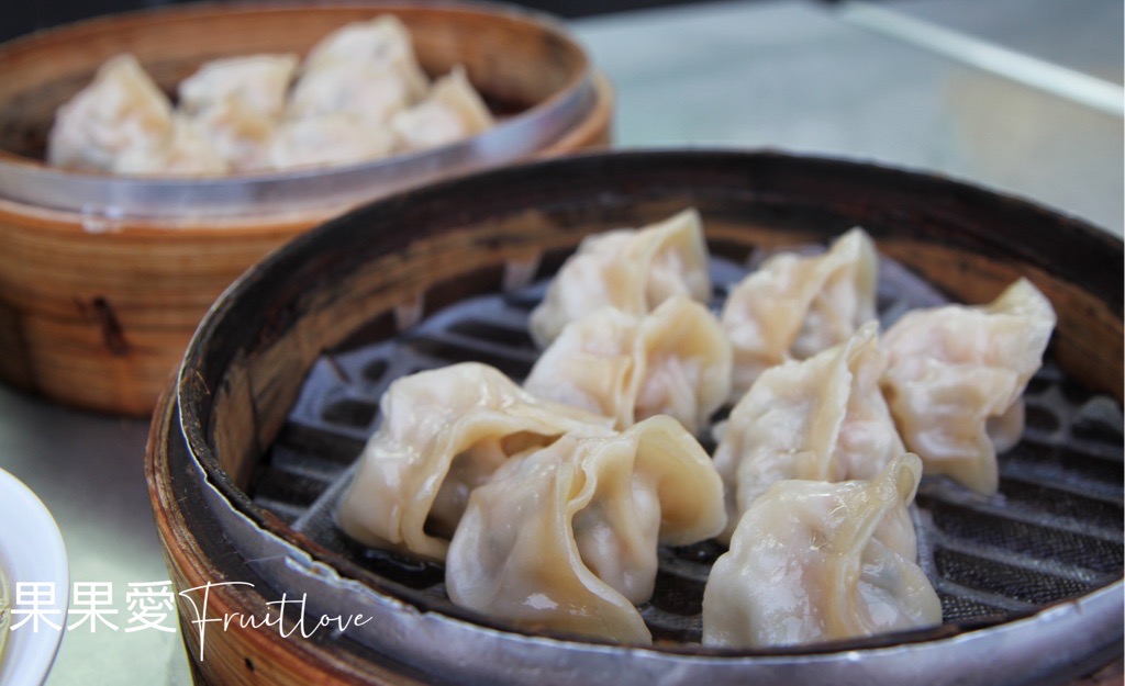 福記肉羹蒸餃⟩蒸餃皮Q又多汁，內餡飽滿，配上甘甜順口的肉羹，真是美味-屏東恆春美食 @果果愛Fruitlove