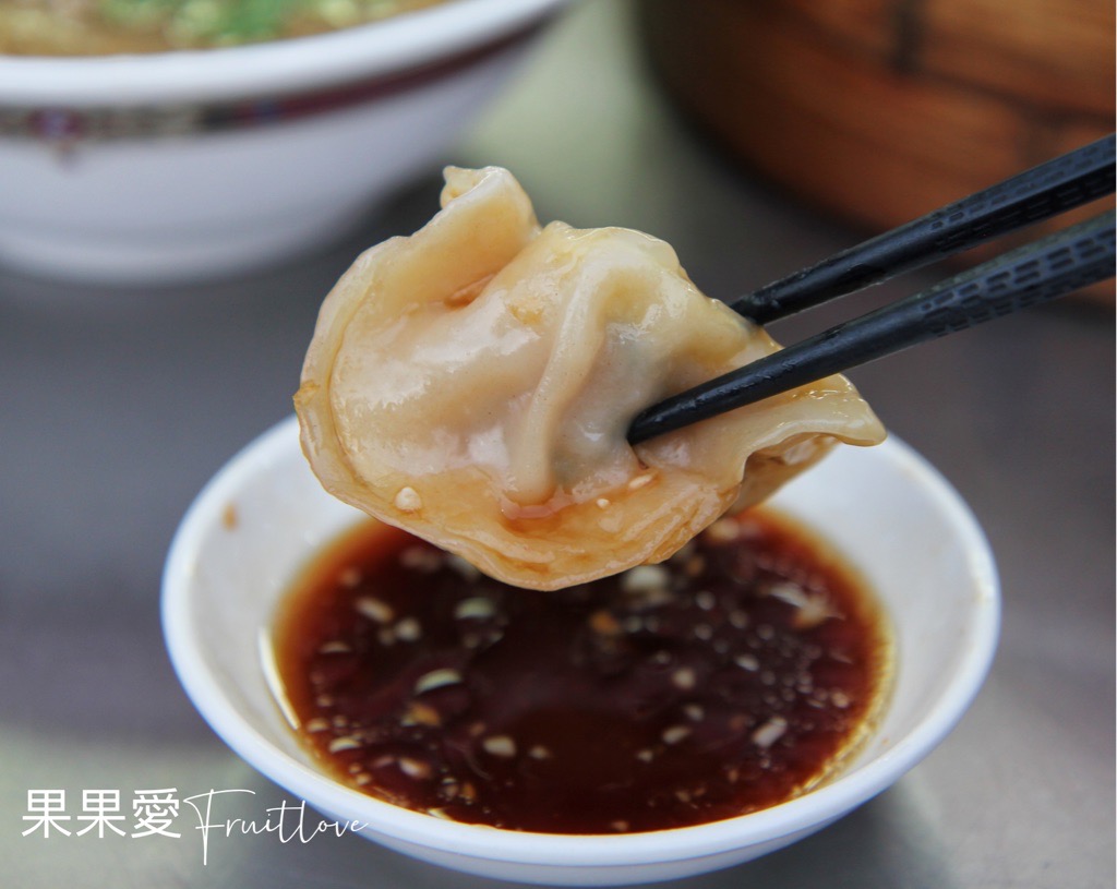 福記肉羹蒸餃⟩蒸餃皮Q又多汁，內餡飽滿，配上甘甜順口的肉羹，真是美味-屏東恆春美食 @果果愛Fruitlove