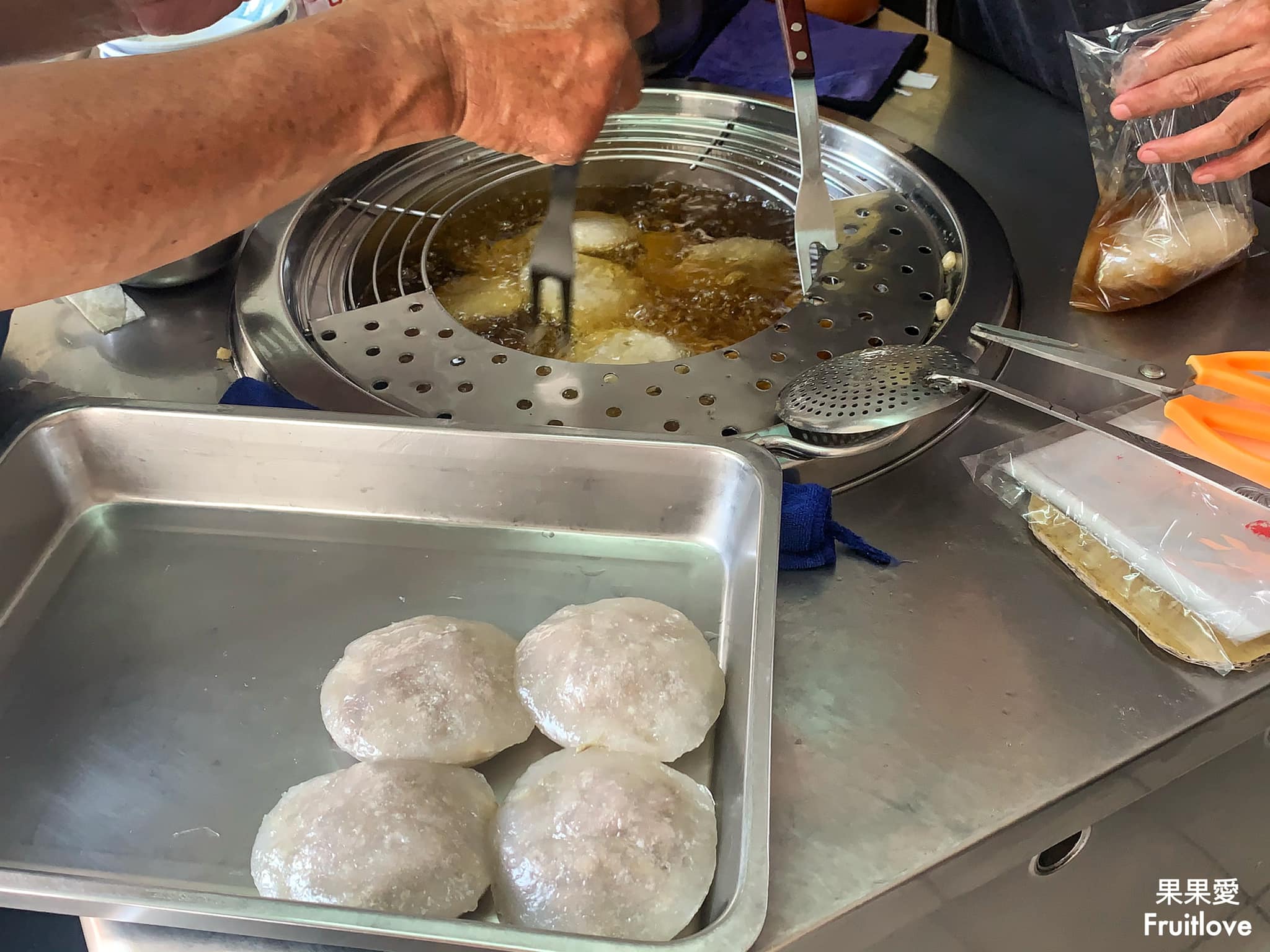 大頭肉圓⟩彰化鹿港肉圓，隱藏巷弄內的百年老店，肉米回外皮嫩Q，餡料實在 @果果愛Fruitlove