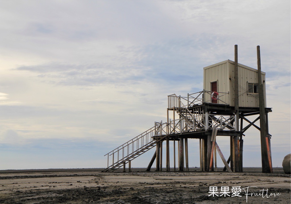 海中小屋⟩彰化伸港景點，退潮後美麗的打卡景點，目前僅存一座的海寮 @果果愛Fruitlove