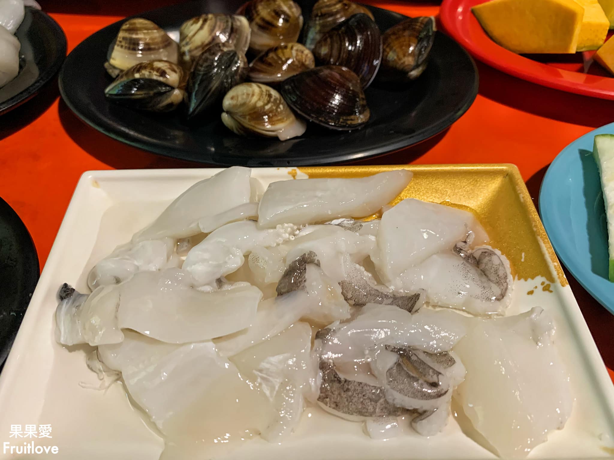 食藝石頭火鍋-民權店⟩懷舊氛圍，食材豐富，湯頭濃郁甘醇-台中西區美食/寵物友善 @果果愛Fruitlove