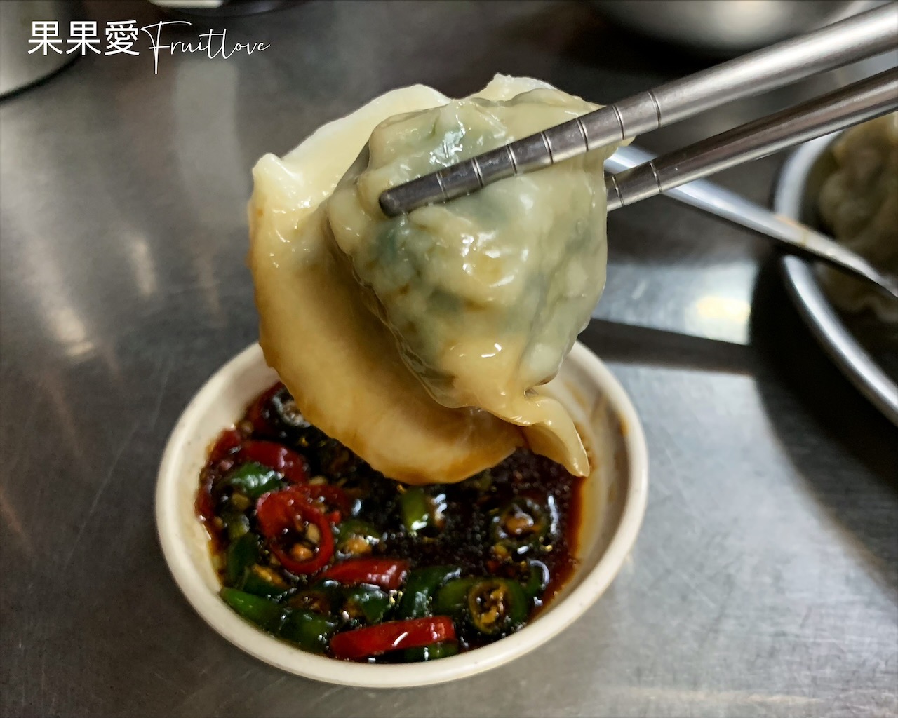 新上海點心⟩台中烏日美食，在地的好味道，料多味美的酸辣湯，滿滿韭菜的水餃 @果果愛Fruitlove