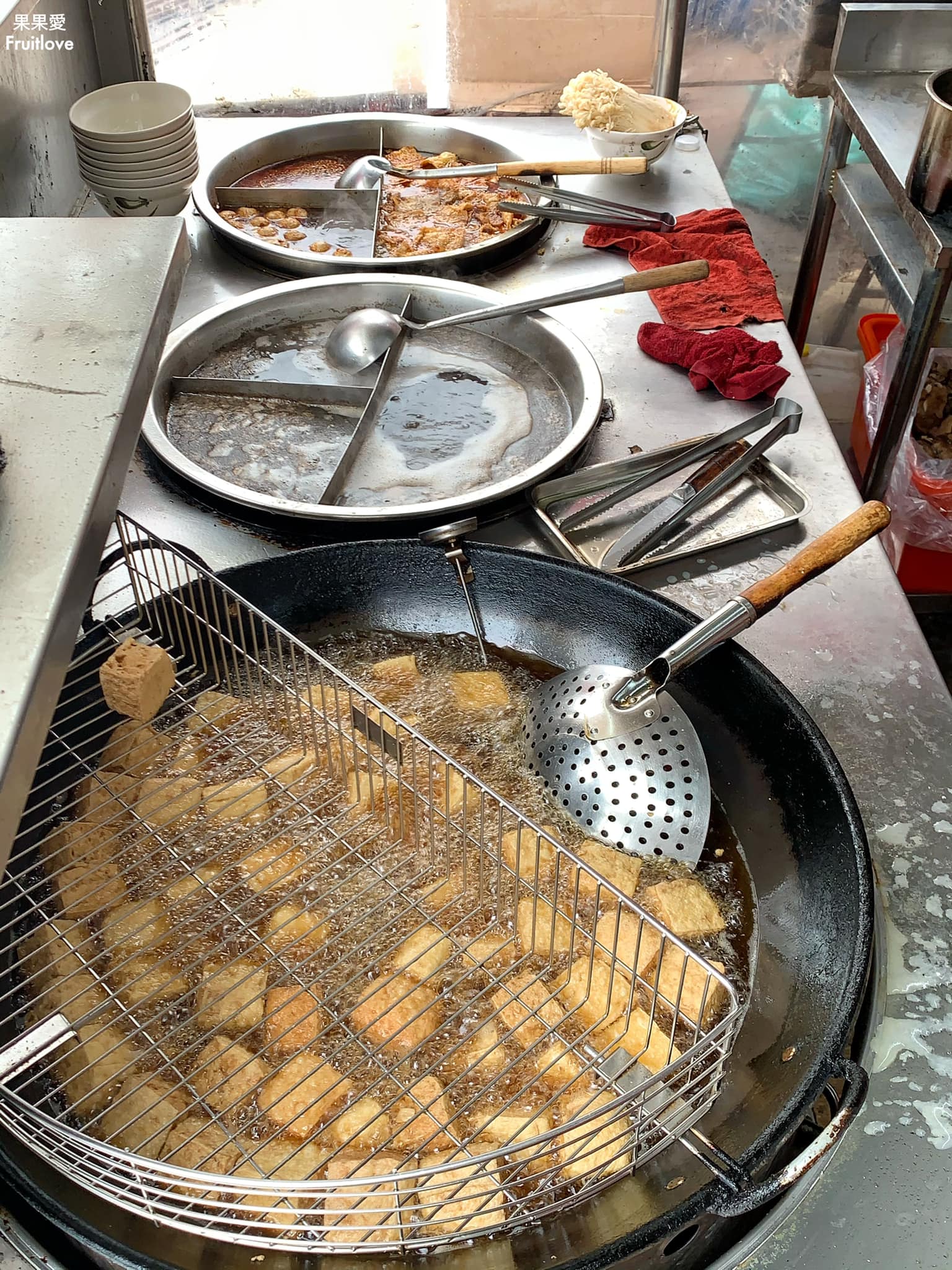 廟口阿嬤臭豆腐白沙屯店⟩臭豆腐外酥內嫩，口齒留香，搭配酸菜別有一番風味-苗栗通霄美食 @果果愛Fruitlove