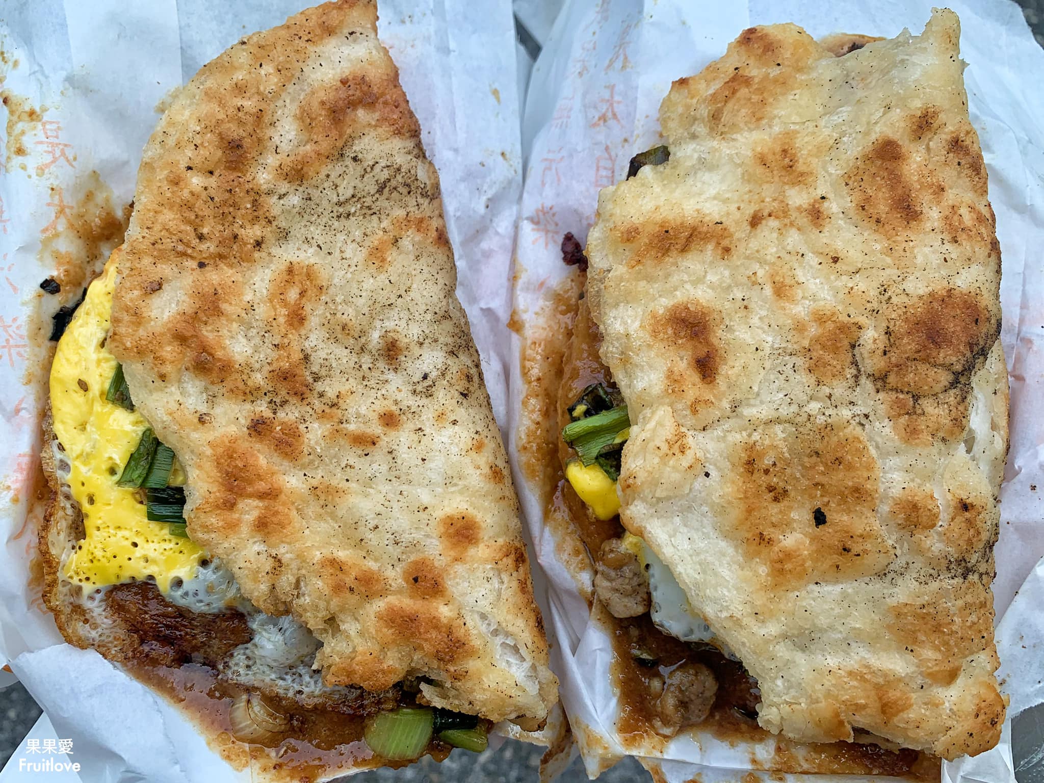 台中香蛋餅⟩醬料獨特，餅皮酥脆，內餡飽滿，讓人一口接一口的在地排隊銅板美食-台中東區美食 @果果愛Fruitlove