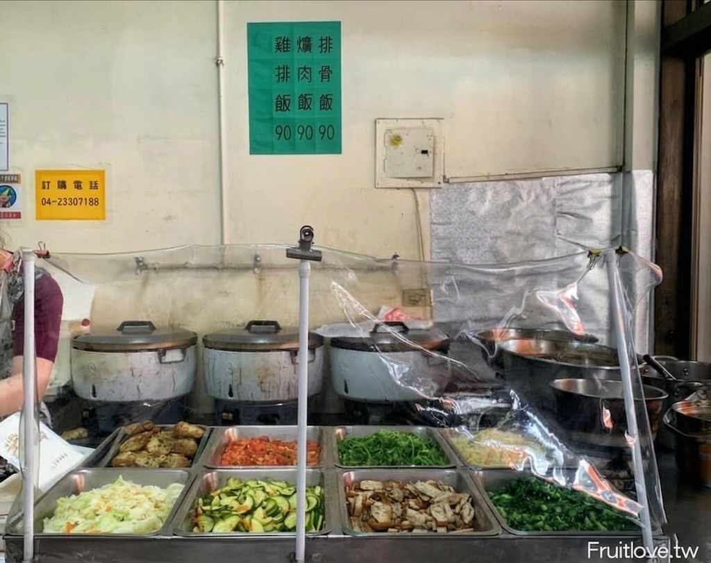 可口排骨飯 | 鐵捲門還沒開就有許多人排隊，開門不到1小時就完售的排骨飯-台中霧峰美食 @果果愛Fruitlove