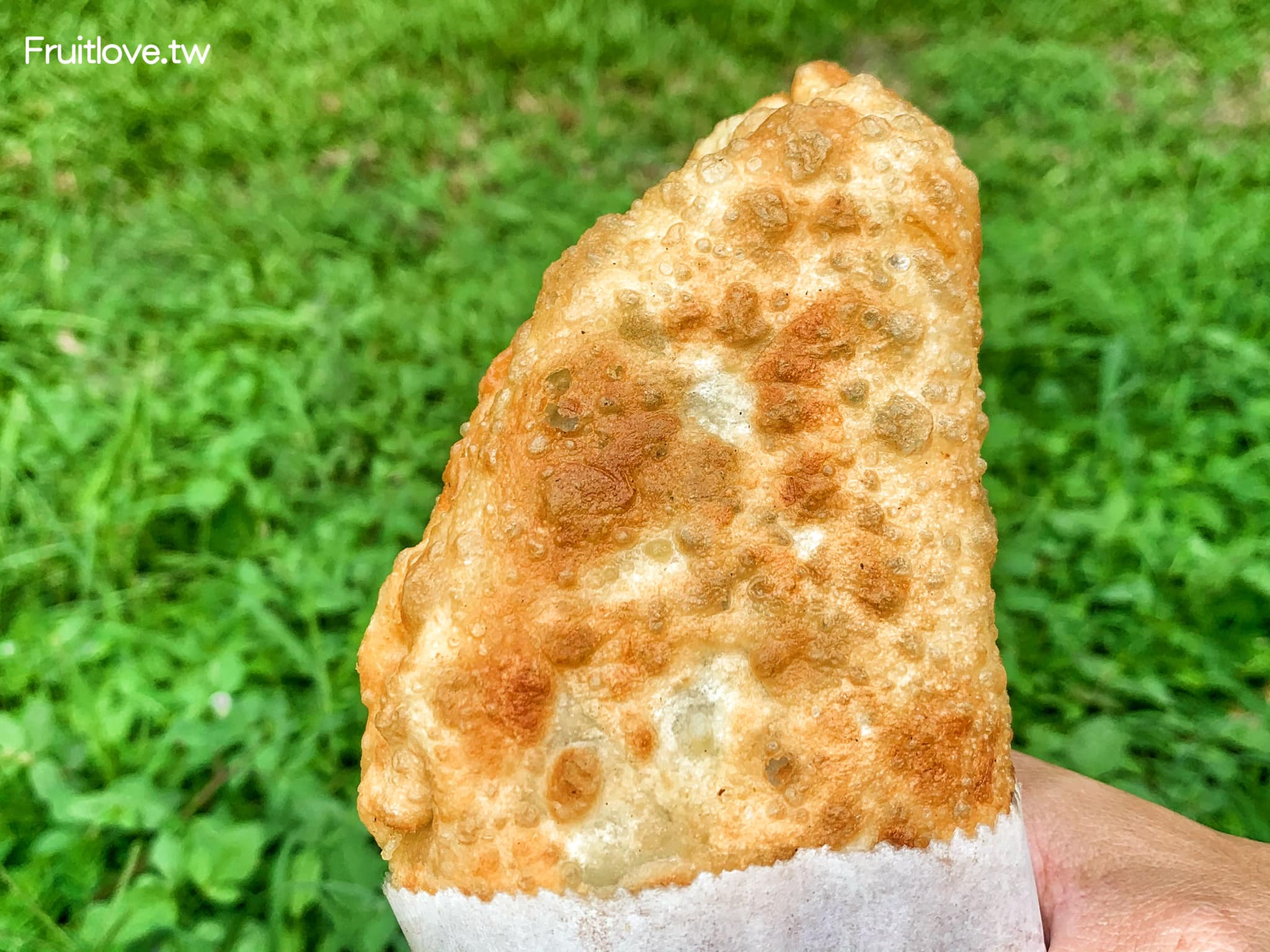 地下道蔥油餅餡餅西瓜汁⟩酥香而不油膩的蔥油餅，還有滿滿料的韭菜盒子與好喝的西瓜汁－台中東區美食 @果果愛Fruitlove