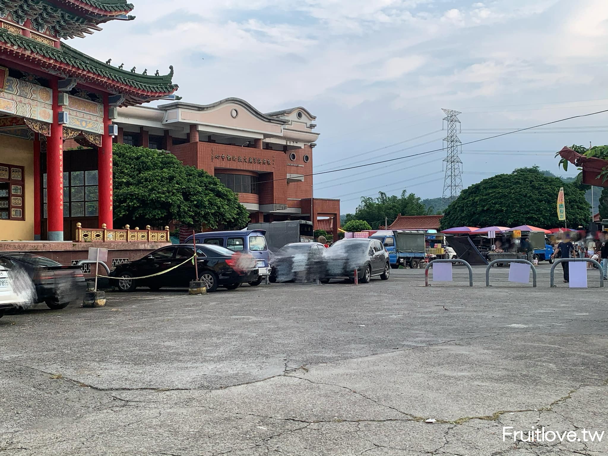 洪家麵館⟩一碗40元的豬油拌飯還給這麼多間隔肉，內用有冷氣 ，旁邊就是大停車場  ，滷味小菜很入味，不能錯過的麵攤-南投草屯美食 @果果愛Fruitlove