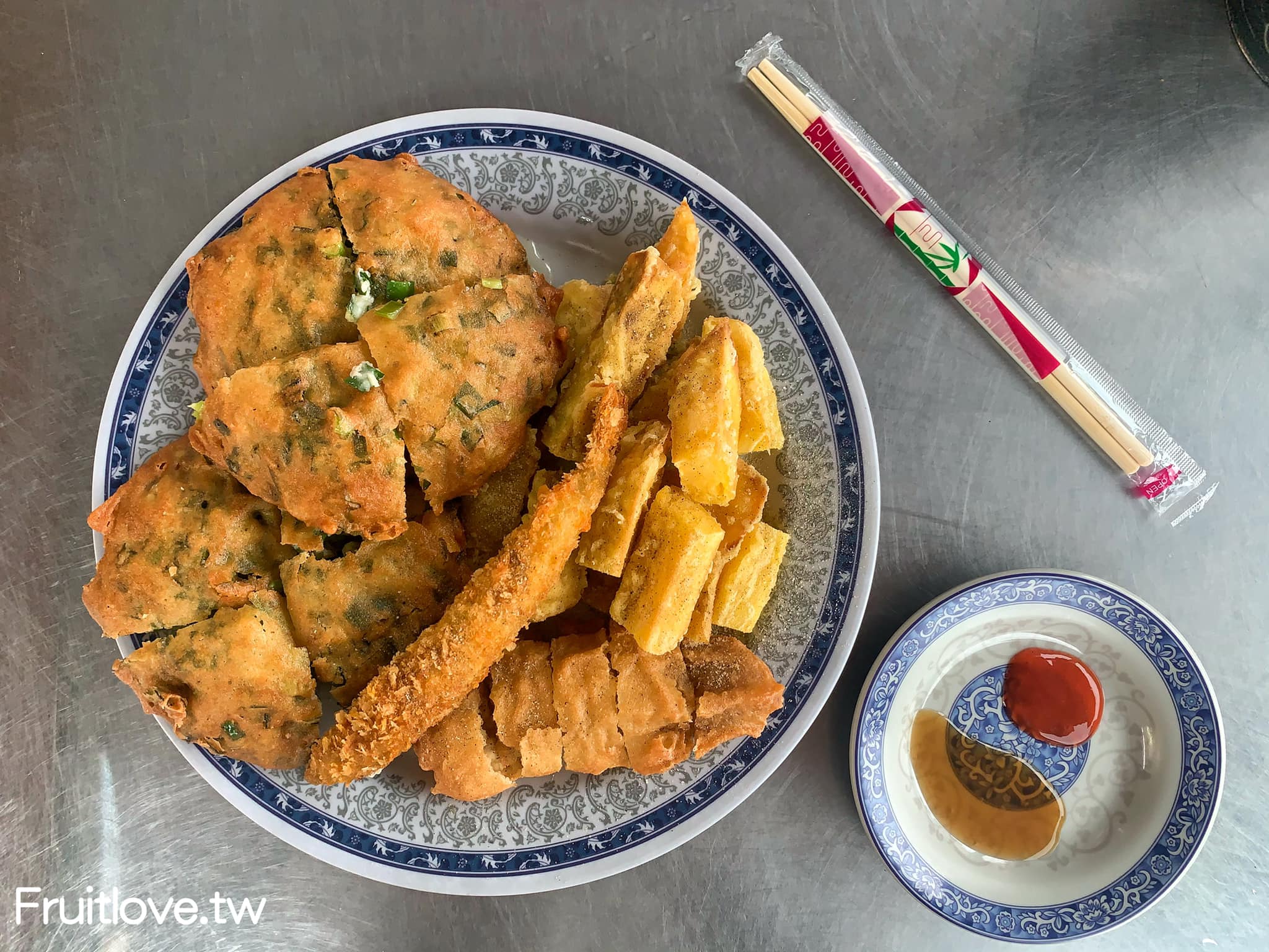 霧峰古早味蚵嗲⟩不輸王功的炸蚵嗲，外酥內鬆軟，蚵仔給的量不少，其它炸物平價又好吃-台中霧峰美食/點心 @果果愛Fruitlove