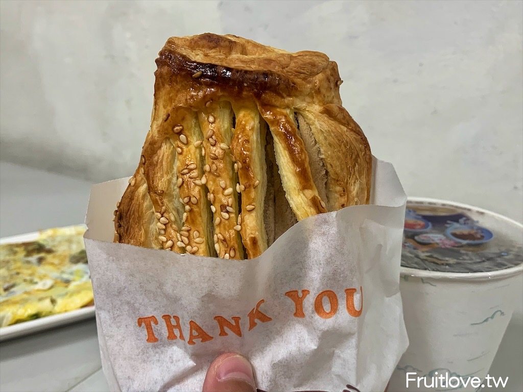 中式早餐店-台中西區早餐〉搬家後饕客一樣聞香而至，向上市場在地老店，現點現做的中式餅類- 台中西區美食@果果愛Fruitlove