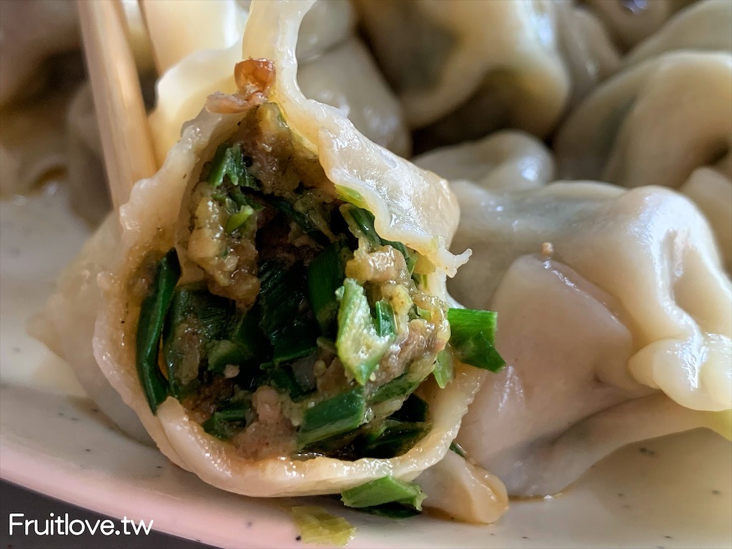 劉記刀削麵 | 南投美食小吃，純手工削出的刀削麵，口感就是不一樣，每到用餐時間一位難求，在地人氣美食 @果果愛Fruitlove