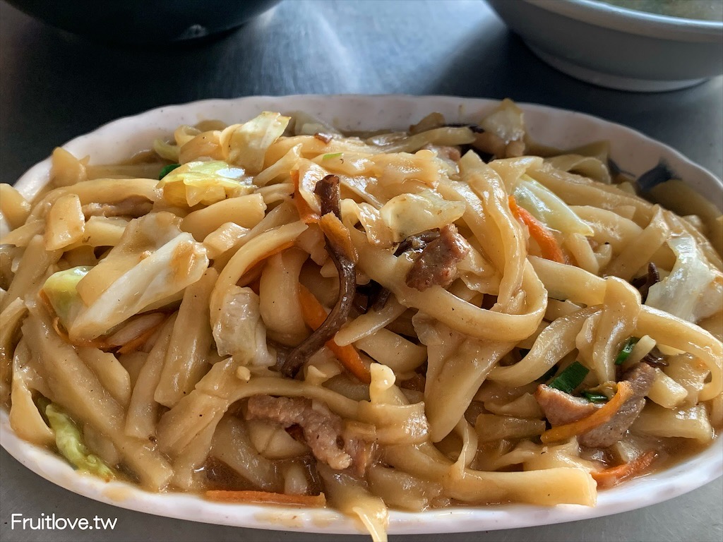 劉記刀削麵 | 南投美食小吃，純手工削出的刀削麵，口感就是不一樣，每到用餐時間一位難求，在地人氣美食 @果果愛Fruitlove