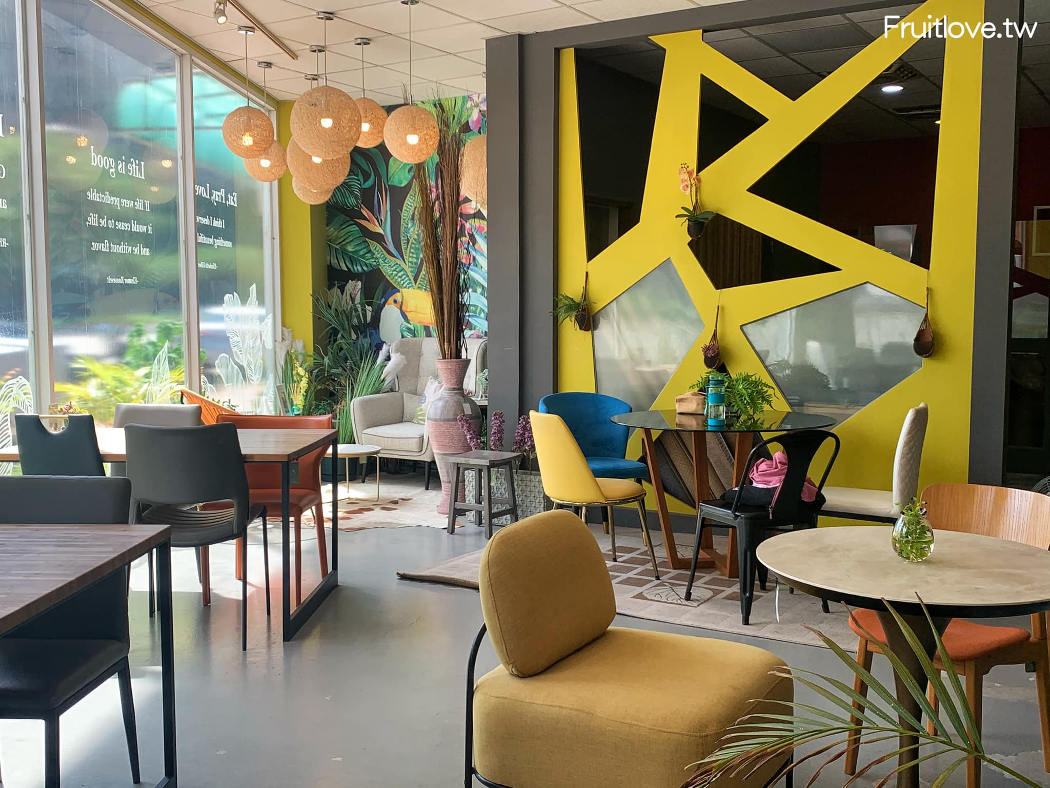 Rhino Cafe 犀牛咖啡-台中咖啡⟩與室內設計結合的特色咖啡廳，內用消費不限時-台中南區美食/ 寵物友善咖啡廳 @果果愛Fruitlove