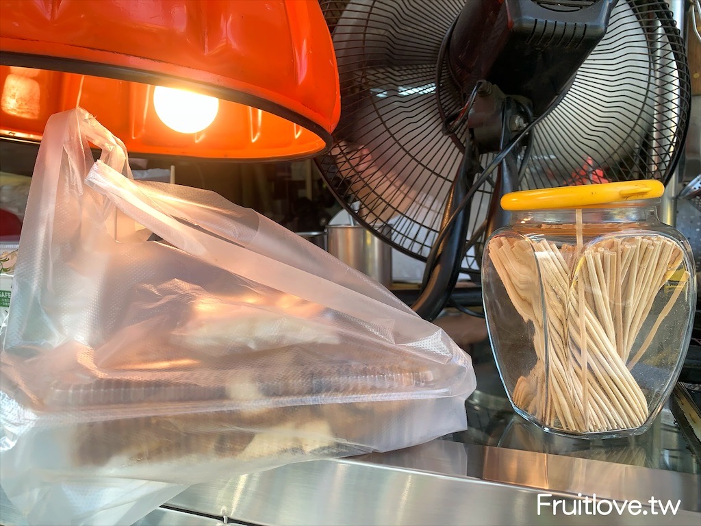 儂來港式滷味⟩在地的隱藏美食，人潮絡繹不絕，晚來滷味會被掃光光-南投草屯美食 @果果愛Fruitlove