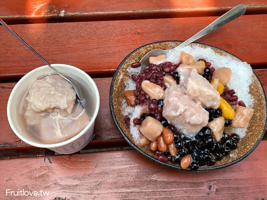 丸富春捲皮⟩台中建國市場美食，潤餅皮批發店裡居然有賣現做月亮蝦餅，蝦餅沾醬超獨特 @果果愛Fruitlove