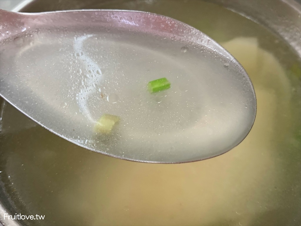 嘉鄉味爌肉飯⟩台中東區美食小吃，巷口的美味爌肉飯，肥而不膩軟嫩入味，每日例湯只要10元，還可以續湯 @果果愛Fruitlove