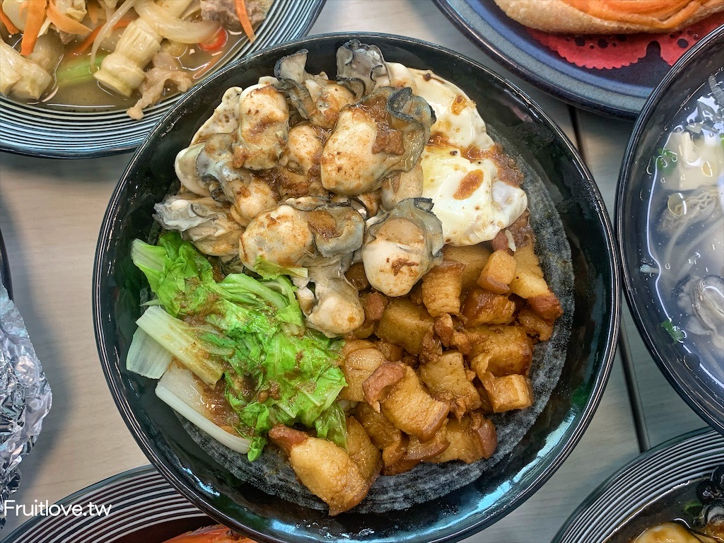 樂亞小食光⟩來東石漁人碼頭絕不能錯過這間寵物友善熱炒店，環境乾淨舒適，重點蚵仔新鮮又肥美，嘉義東石美食 @果果愛Fruitlove