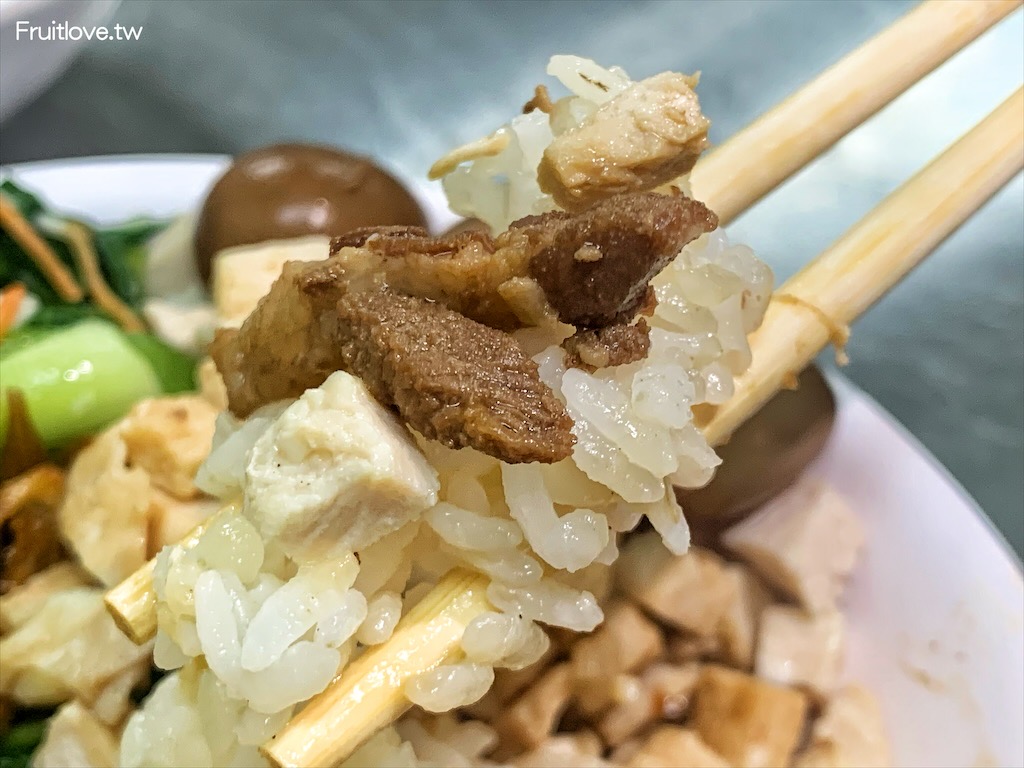 玉眞香美食館–埔里美食｜在地平價美食小吃！經濟又實惠！雞肉飯、雞滷飯份量十足又美味 • 寵物友善 @果果愛Fruitlove