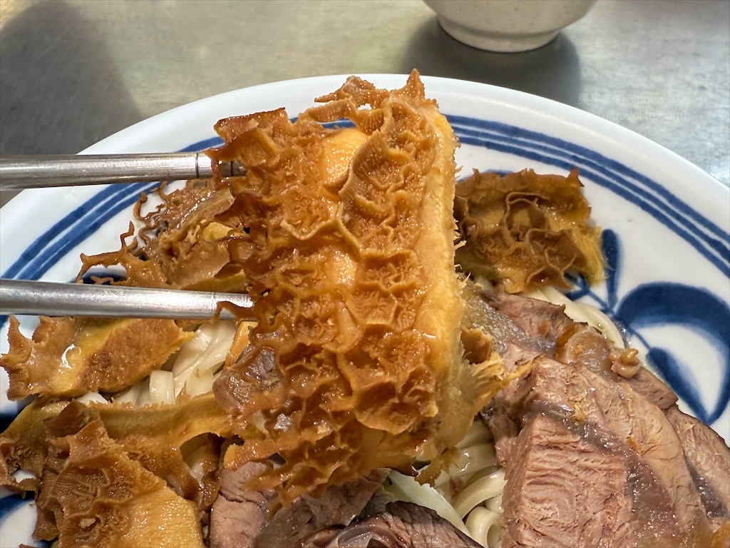 69牛肉拌麵水餃|台中烏日明道花園城美食小吃，好吃又入味的牛肉拌麵，內用還可以享有免費的大骨湯 @果果愛Fruitlove