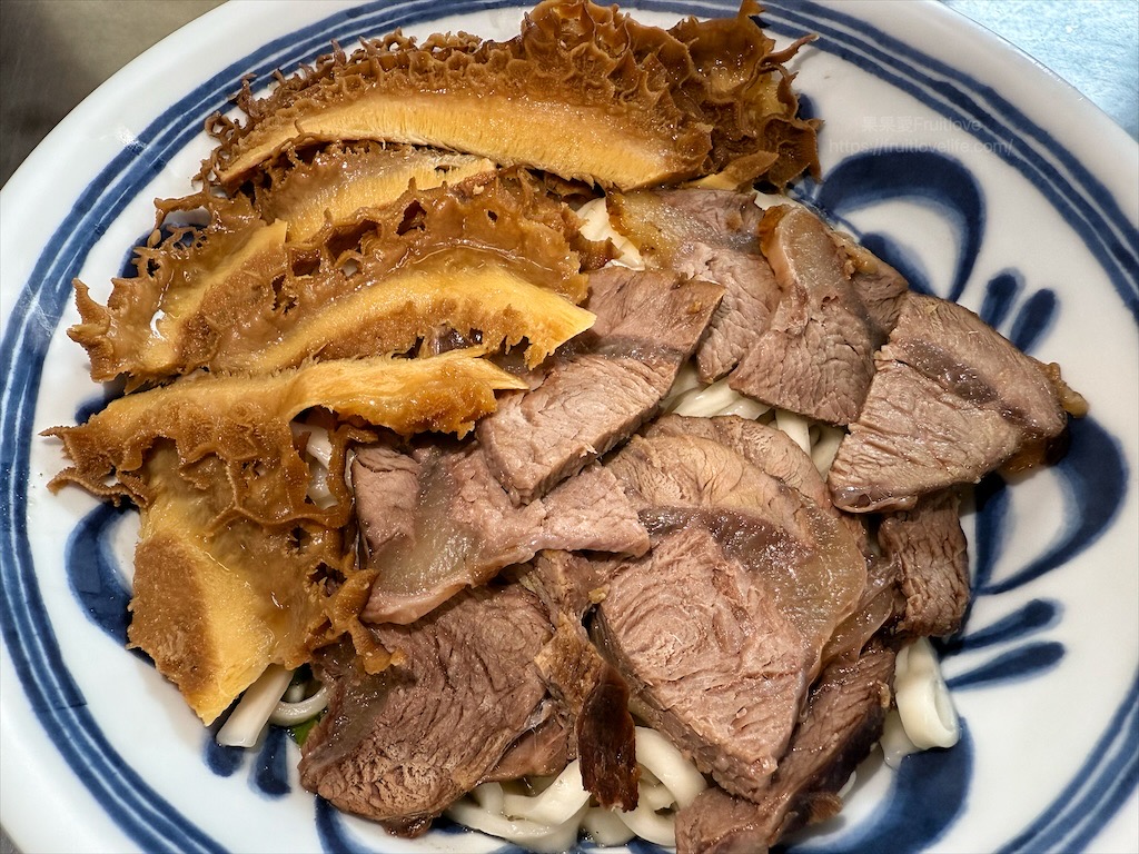 69牛肉拌麵水餃|台中烏日明道花園城美食小吃，好吃又入味的牛肉拌麵，內用還可以享有免費的大骨湯 @果果愛Fruitlove