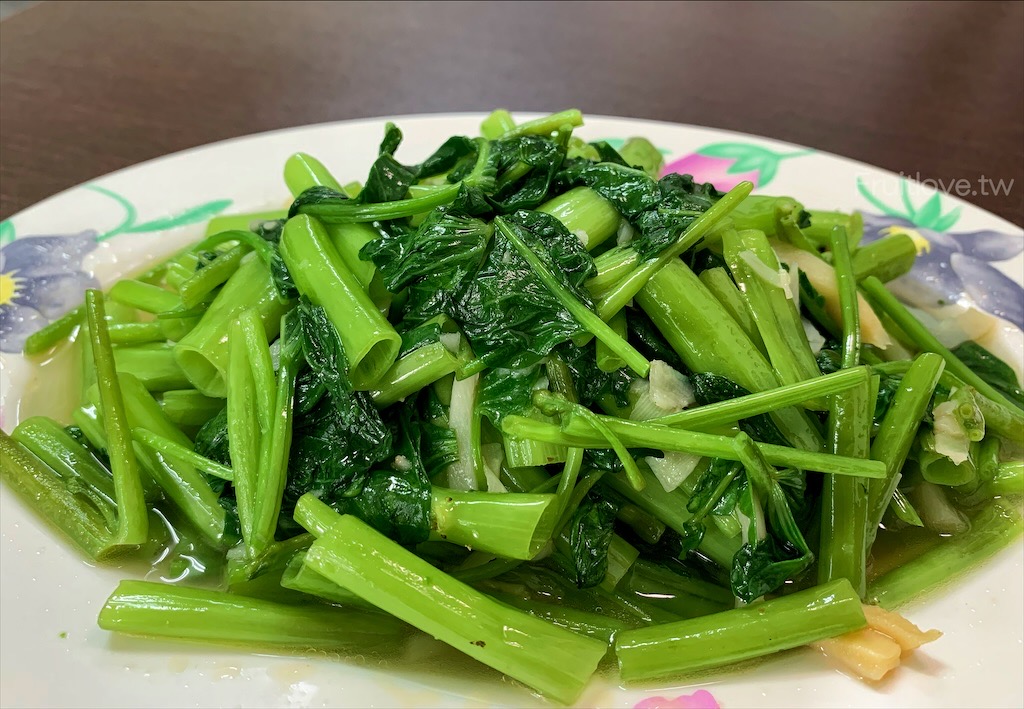 動力炒飯-川味水煮牛⟩草屯美食小吃，川味水煮牛麻辣鮮甜，牛肉鮮嫩，還有各式各樣的熱炒，想不到炒飯、炒麵店也有許多好吃的餐廳菜，南投草屯美食/寵物友善 @果果愛Fruitlove