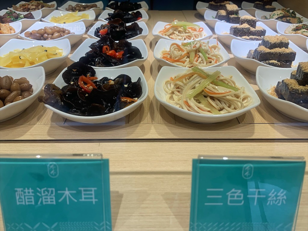 墨竹亭大里中興店-大里美食|台中大里平價麵食館，寵物友善麵食館，新竹超人氣麵食館也進軍大里，餐點口味真的沒話說，小菜精緻多樣又美味 @果果愛Fruitlove