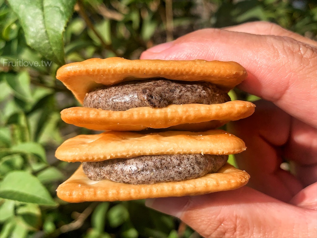 阿仁牛軋餅⟩桃園超人氣排隊伴手禮，網路團購宅配美食，季節限定草莓鳳梨牛軋餅和雪Q餅，Q軟好吃不黏牙/桃園必買伴手禮/團購美食/桃園八德在地名產/牛軋餅/雪Q餅/年節送禮首選/軟Q不黏牙/大人小孩都喜歡 @果果愛Fruitlove