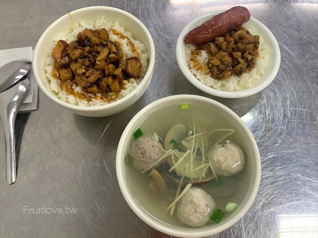 台中火車站美食　平價．美味現蒸蒸餃　吉蜂蒸餃　便宜又大碗的湯　　台中老店　親子寵物友善 @果果愛Fruitlove