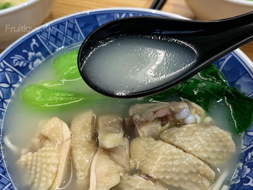 蕃薯囝仔⟩台中大里美食，大里土雞肉小吃專賣店，招牌土雞肉鮮嫩，湯頭濃郁的雞肉湯麵，意猶未盡的辣拌麵，還有許多好吃的小菜可選擇 @果果愛Fruitlove