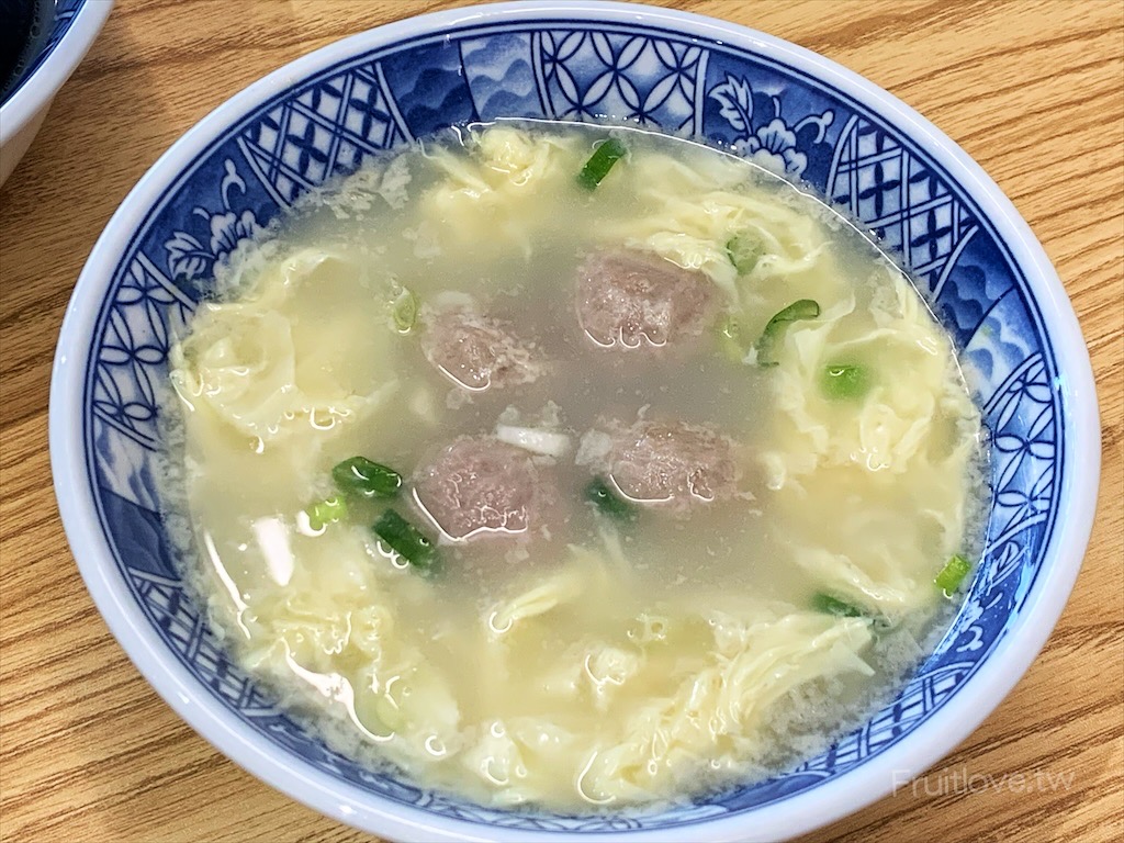 蕃薯囝仔⟩台中大里美食，大里土雞肉小吃專賣店，招牌土雞肉鮮嫩，湯頭濃郁的雞肉湯麵，意猶未盡的辣拌麵，還有許多好吃的小菜可選擇 @果果愛Fruitlove