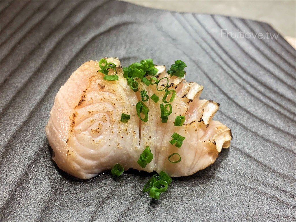 鮨初割烹⟩台中北屯美食，台中日式無菜單料理推薦，採預約制，豪華無菜單料理的視覺饗宴，不敢生食的也有提供客製化 @果果愛Fruitlove