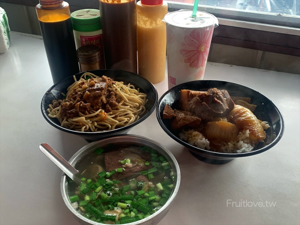 BOK麵店⟩台中西屯美食，水湳市場中式早午餐，許多饕客推薦，爌肉飯、炒麵、綜合湯，餐點便宜又好吃，份量很足，還有古早味紅茶 @果果愛Fruitlove