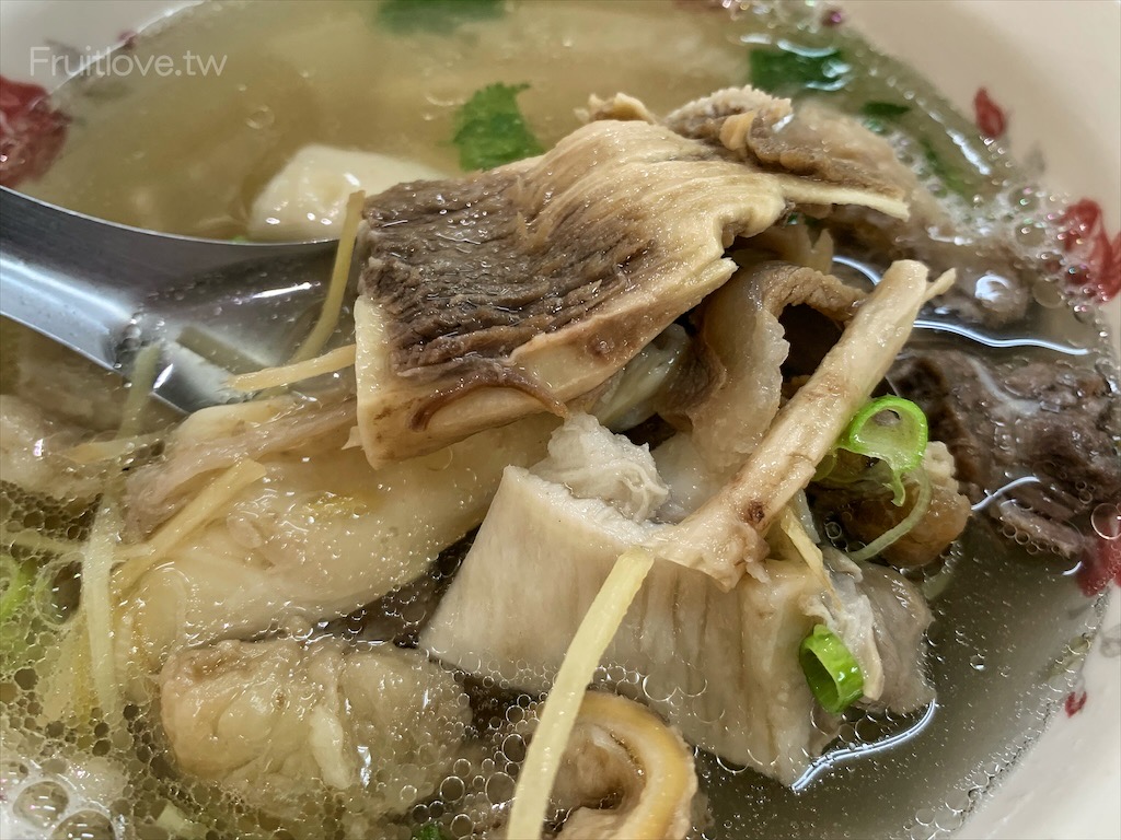 姜姐牛雜湯⟩台南南區美食，平價料多湯鮮甜的牛雜湯，內用白飯免費吃到飽，寵物友善餐廳 @果果愛Fruitlove