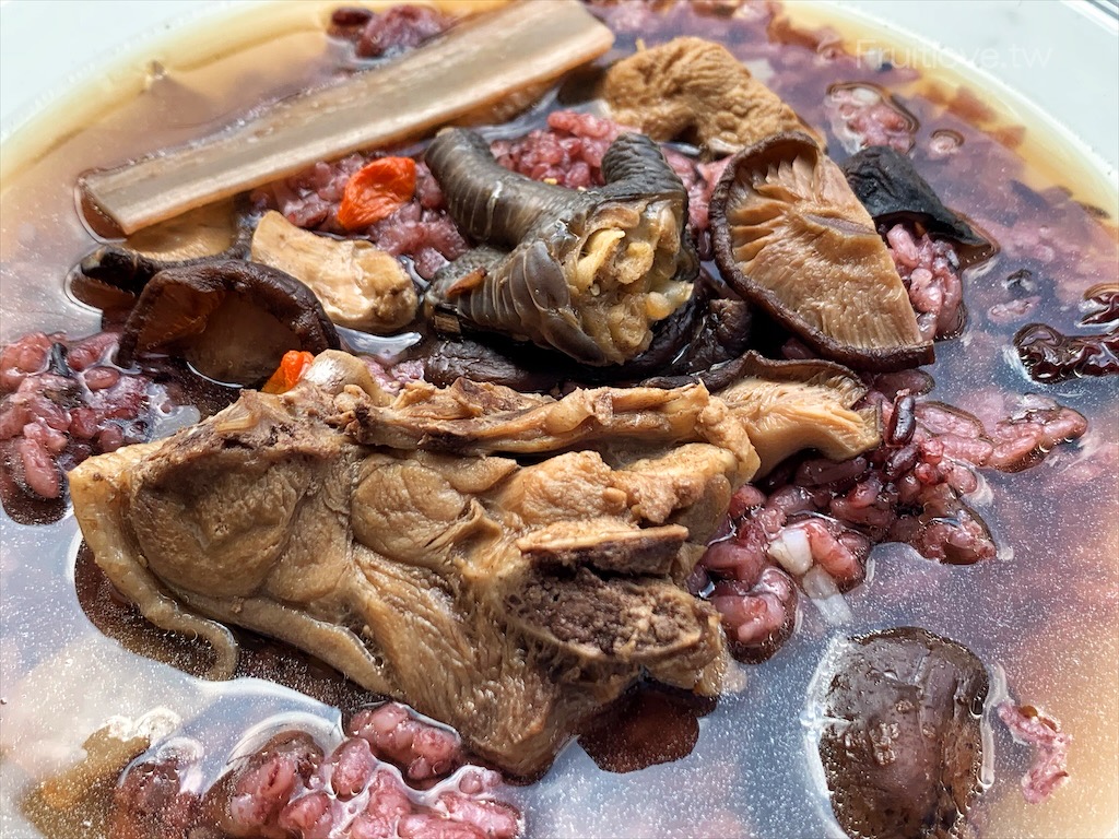 手作弄湯⟩宅配美食，在家輕鬆加熱，美味好喝雞湯上桌，湯頭甘甜清爽不油膩且濃郁香醇 @果果愛Fruitlove