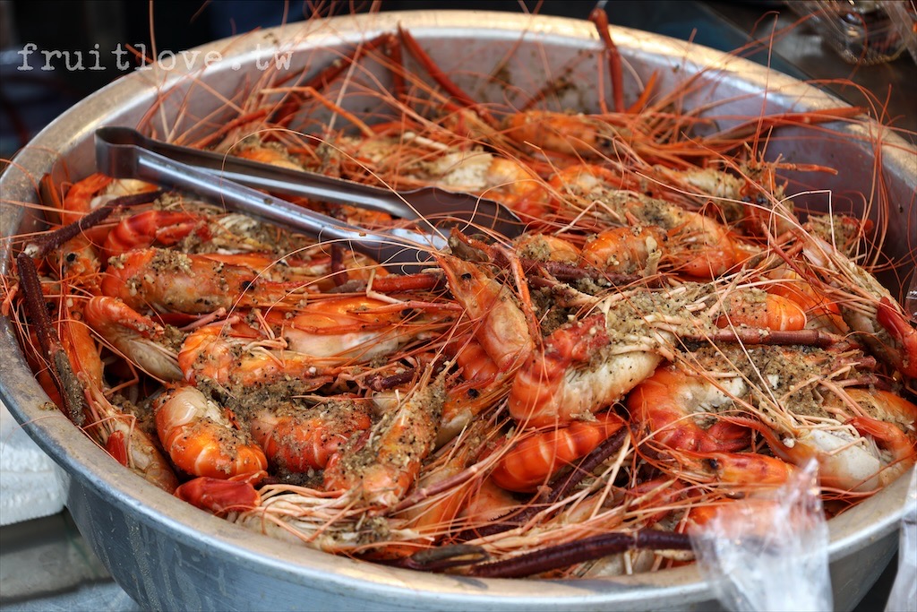 興達港歐董虱目旗魚丸攤⟩高雄茄萣美食，興達港觀光漁市裡超人氣美食，現場新鮮製作，用料不手軟很實在 @果果愛Fruitlove