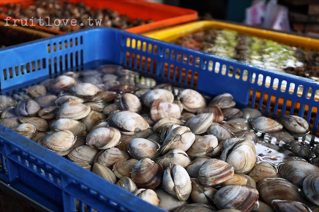 興達港歐董虱目旗魚丸攤⟩高雄茄萣美食，興達港觀光漁市裡超人氣美食，現場新鮮製作，用料不手軟很實在 @果果愛Fruitlove