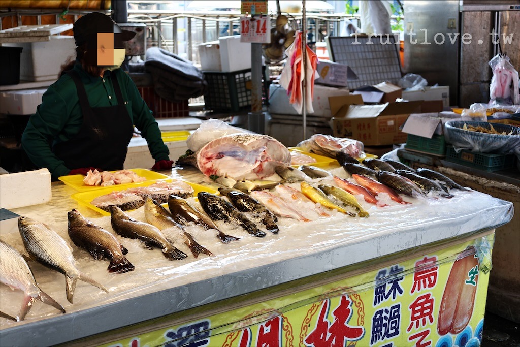 興達港歐董虱目旗魚丸攤⟩高雄茄萣美食，興達港觀光漁市裡超人氣美食，現場新鮮製作，用料不手軟很實在 @果果愛Fruitlove