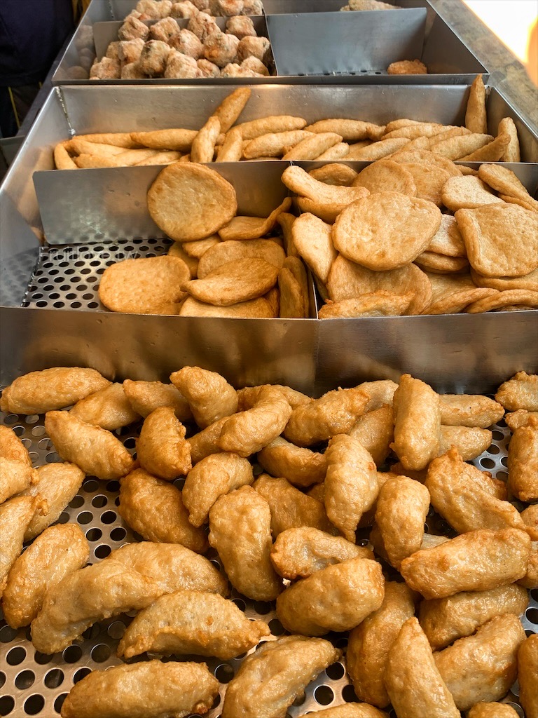 興達港歐董虱目旗魚丸攤⟩高雄茄萣美食，興達港觀光漁市裡超人氣美食，現場新鮮製作，用料不手軟很實在 @果果愛Fruitlove