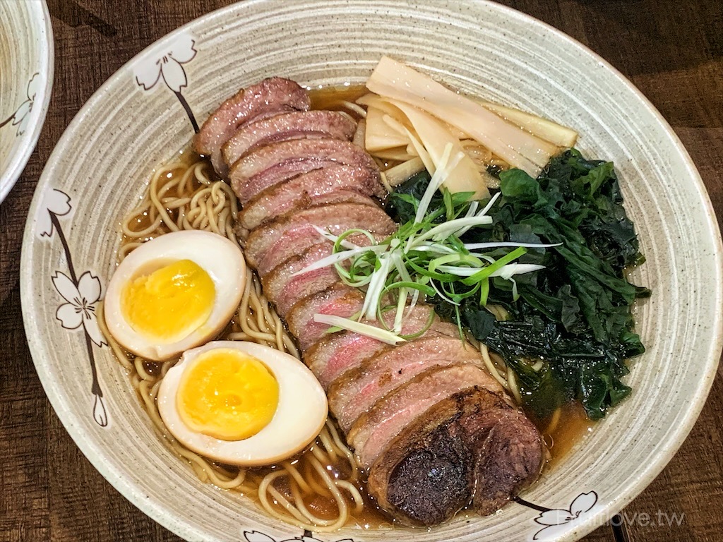 兆曜拉麵丼飯⟩台中大里美食，大里好吃拉麵，湯濃味美，份量十足，內用還可以免費加麵 @果果愛Fruitlove