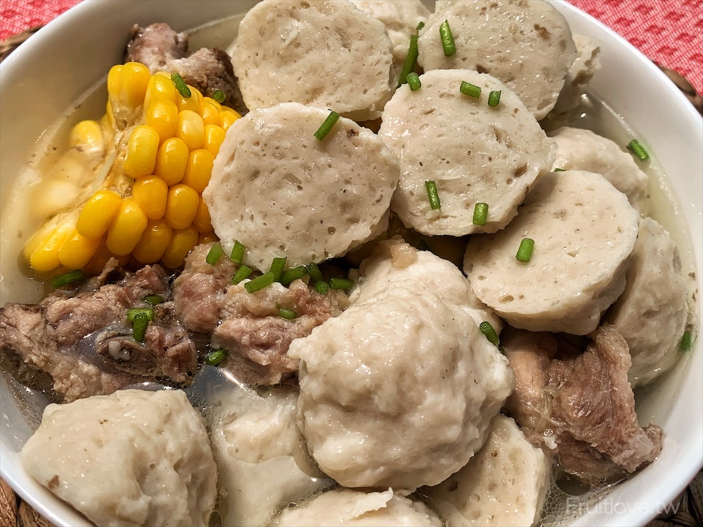 興達港歐董虱目旗魚丸攤⟩高雄茄萣美食，興達港觀光漁市裡超人氣美食，現場新鮮製作，用料不手軟很實在 @果果愛Fruitlove