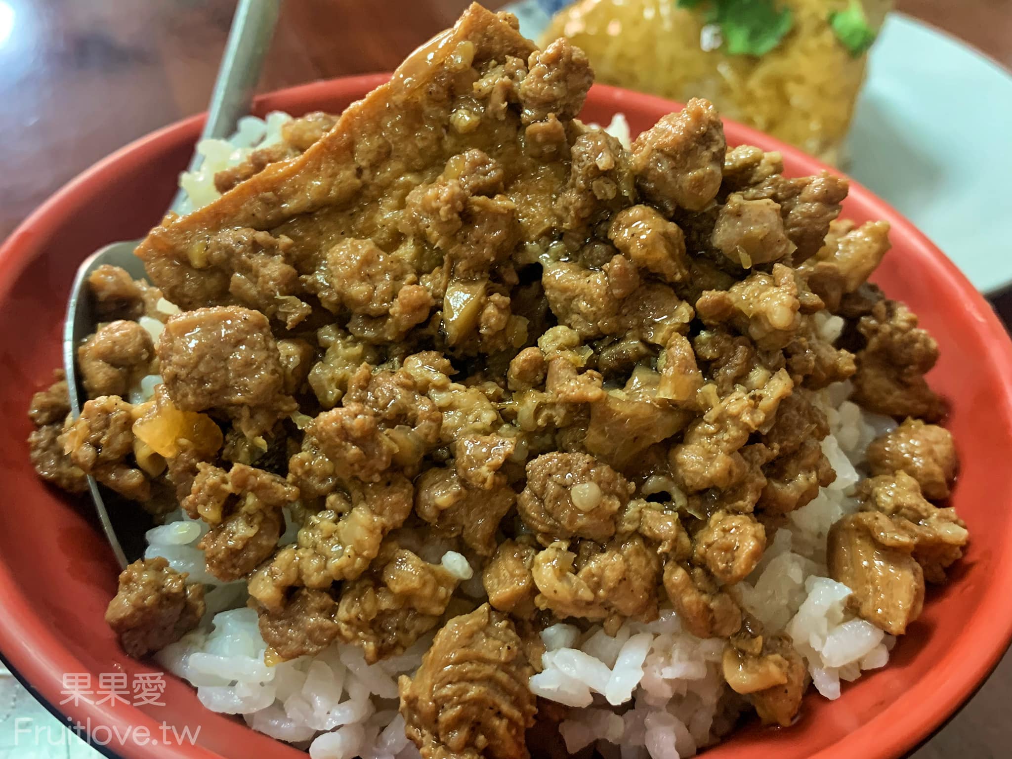 東坡肉粽⟩台中太平美食，在地飄香三十年的古早味肉粽，配上一碗鮮肉湯圓，真是大大的滿足 @果果愛Fruitlove