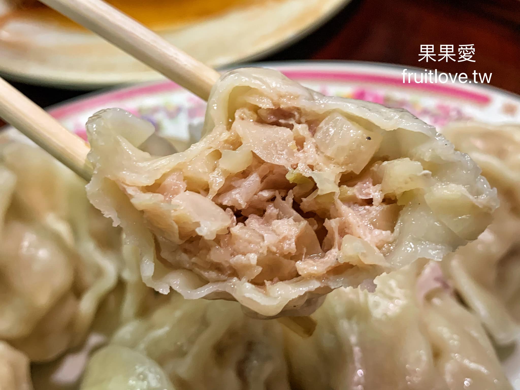 東坡肉粽⟩台中太平美食，在地飄香三十年的古早味肉粽，配上一碗鮮肉湯圓，真是大大的滿足 @果果愛Fruitlove