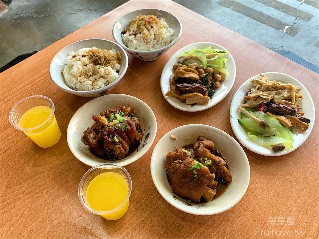 辛師父豬腳爌肉飯⟩台中霧峰美食，在地的早午餐便當店，有豐富的菜色可以選擇，另外也有麵類可以選擇 @果果愛Fruitlove