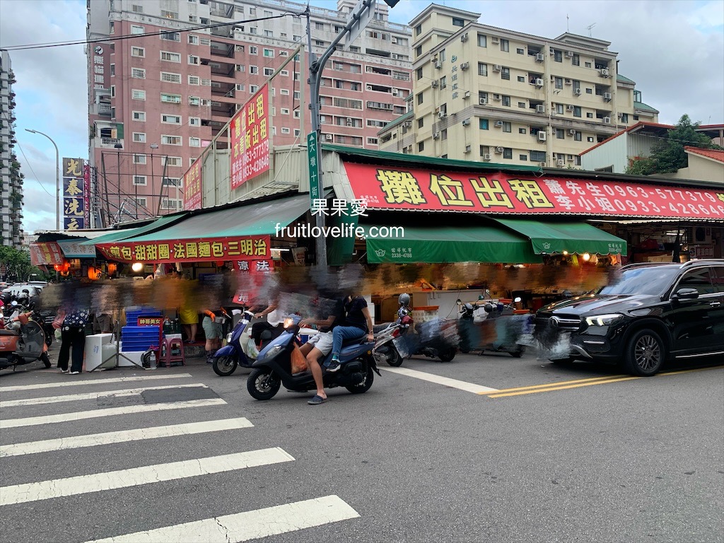 金味坊滷味⟩台中南屯大墩黃昏市場便宜又好吃的滷味，記得早點來、手速要快、不要想太多想吃就夾，不然就賣完了 @果果愛Fruitlove