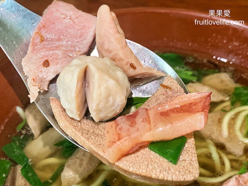 三義客家麵館⟩台中后里美食，藏在巷弄間的民宅美食，什錦系列料多味美，是許多人推薦 @果果愛Fruitlove