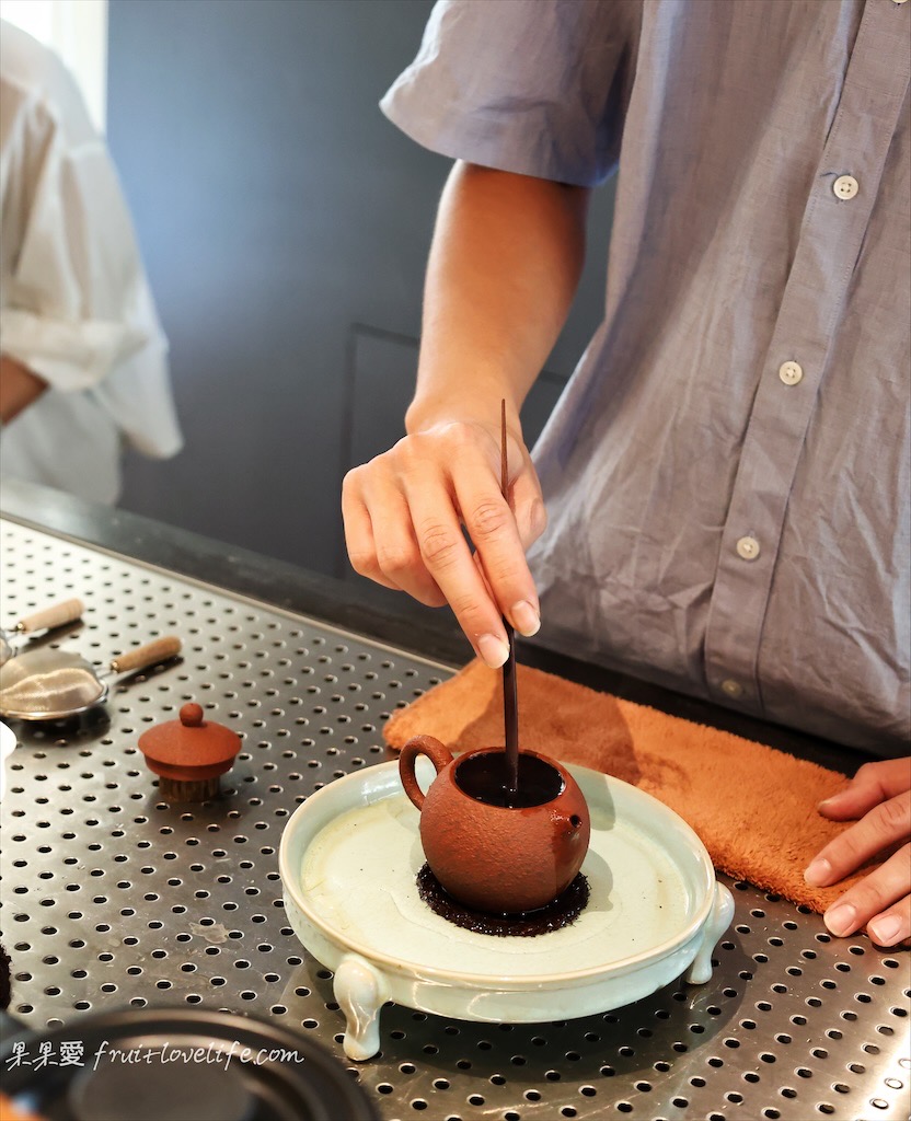 玖月九 茶塢⟩來台中白色老屋裡，沉浸式著喝茶，由一杯茶找回內心久未出現的寧靜 @果果愛Fruitlove